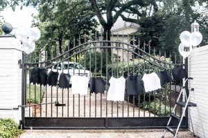 Batman kids' birthday party decor; balloons and capes